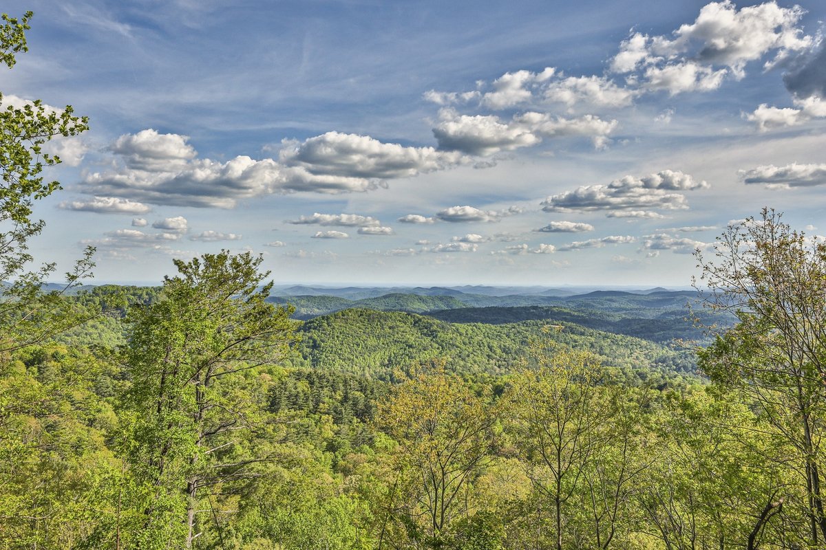 Buena Vista, NC - Buena Vista : Split Level Home w/ Panoramic Blue Valley Views | Pet Friendly