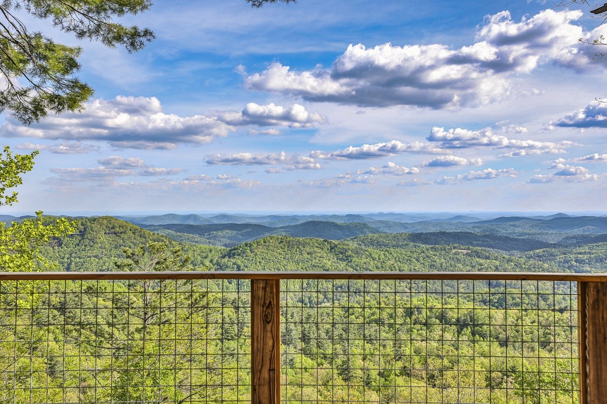 Buena Vista, NC - Buena Vista : Split Level Home w/ Panoramic Blue Valley Views | Pet Friendly